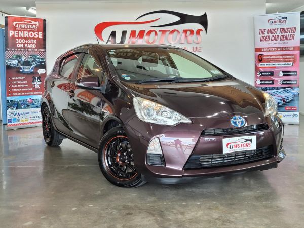 2014 Toyota Aqua Hatchback G image