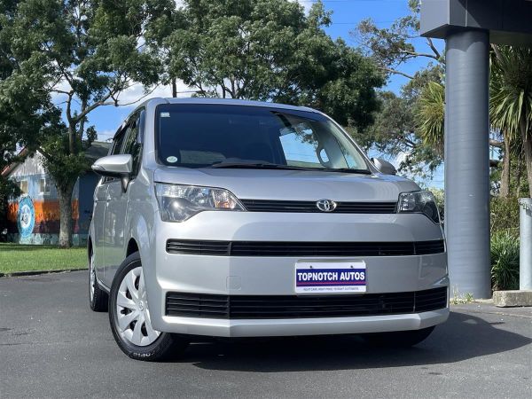 2014 Toyota Spade PUSH START/REVERSE CAMERA!! image