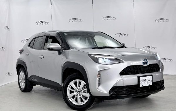 2020 Toyota Yaris CROSS G HYBRID, AWD ,Service history image