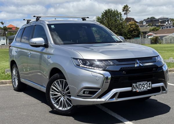 2021 Mitsubishi Outlander SUV VRX PHEV/4WD image