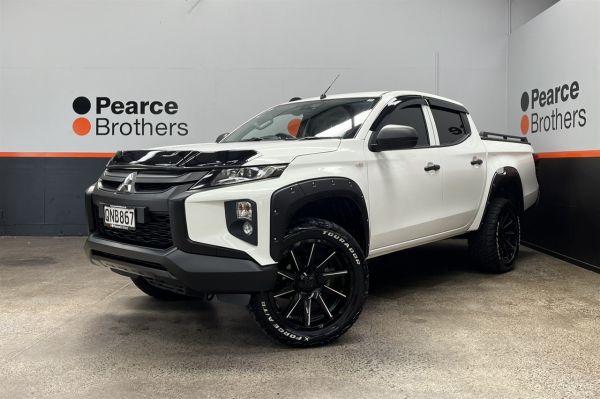 2024 Mitsubishi Triton Ute GLX, 20"MAGS, HARDLID, FLARES image
