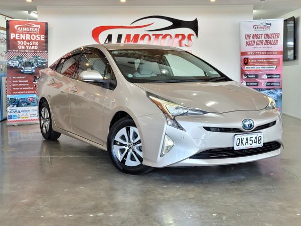 2016 Toyota Prius Hatchback 5D S TOURING SELECTION image