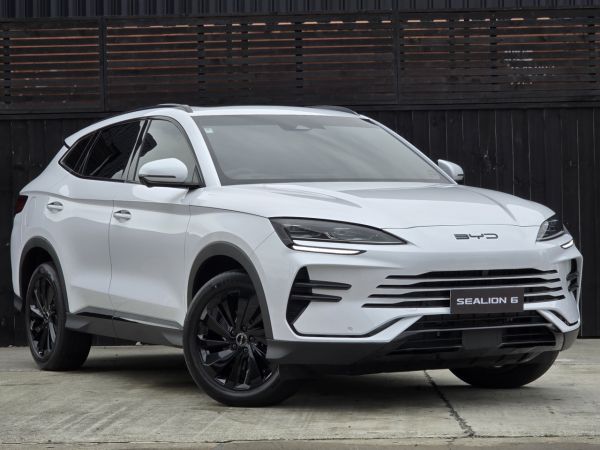 2025 BYD Sealion 6 Dynamic ER Black Edition image