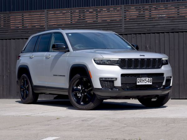 2024 Jeep Grand Cherokee Night Eagle image