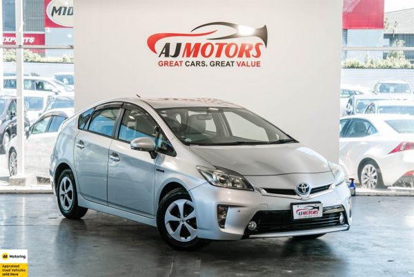 2013 Toyota Prius Hatchback S/LOW KMS image