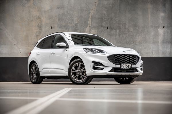 2024 Ford Escape ST-Line 2.5L Hybrid image