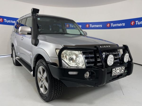 2011 Mitsubishi Pajero SUV Exceed image