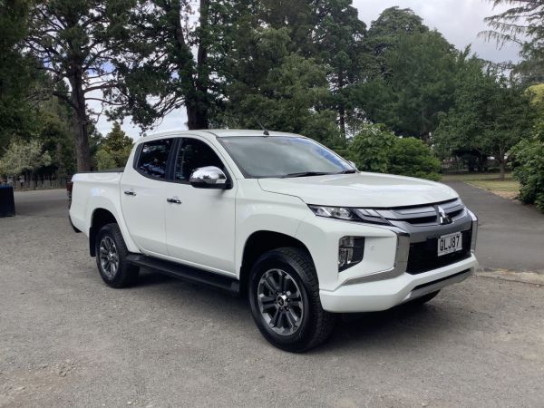 2024 Mitsubishi Triton DC GLX-R 6AT 2WD image