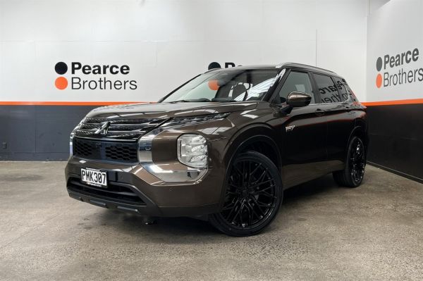 2022 Mitsubishi Outlander LS, PHEV, 4X4, BRAND NEW 22"MAGS image