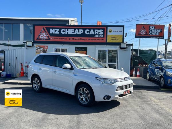 2014 Mitsubishi Outlander Wagon PHEV image