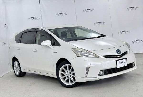 2013 Toyota Prius ALPHA S Touring ,Reverse Camera image