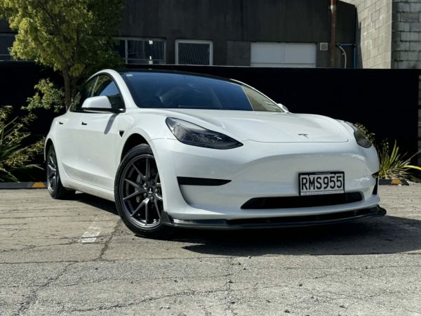 2021 Tesla Model 3 Standard Range Plus image