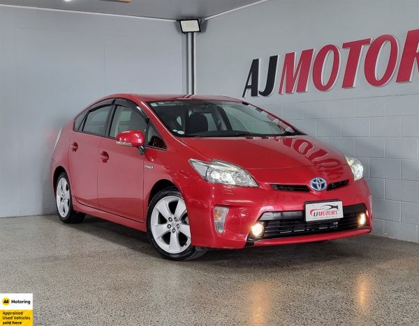 2014 Toyota Prius Hatchback S TOURING SELECTION image