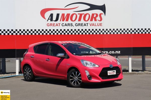 2015 Toyota Aqua Hatchback S image