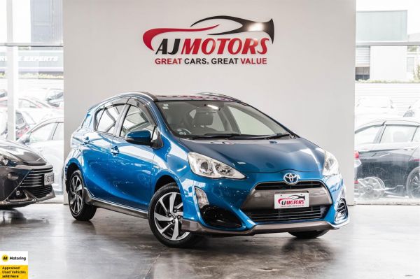 2015 Toyota Aqua Hatchback X- URBAN image