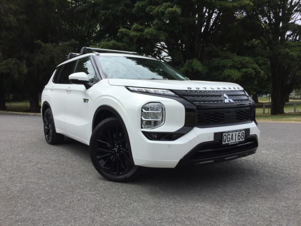 2023 Mitsubishi Outlander VRX 4WD PHEV image