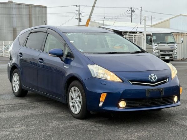 2012 Toyota Prius Wagon Alpha S image