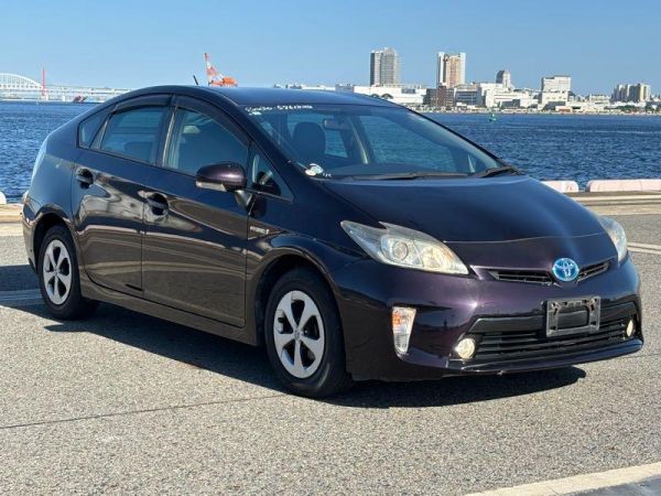 2015 Toyota Prius Hatchback S image