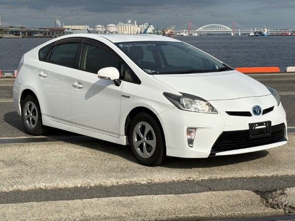 2014 Toyota Prius Hatchback S image