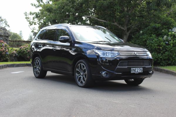 2015 Mitsubishi Outlander Phev Outlander image