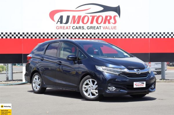 2015 Honda Fit Hatchback Shuttle Hybrid image