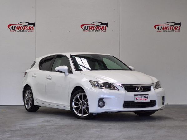 2013 Lexus CT200H Hatchback 1.8L  HYBRID image