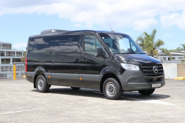 2025 Mercedes-Benz Sprinter 315 MWB Minibus - NZ New image