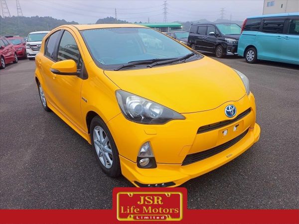 2013 Toyota Aqua Hatchback G image