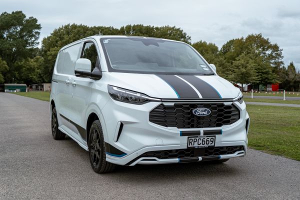2025 Ford Transit Custom 320 Sport AWD image