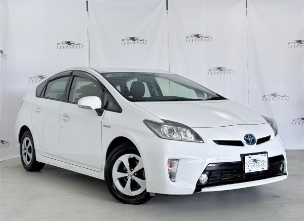 2013 Toyota Prius 1.8S low km,Hybrid,service history image