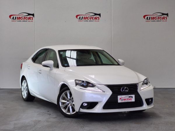 2014 Lexus IS Sedan 300H image