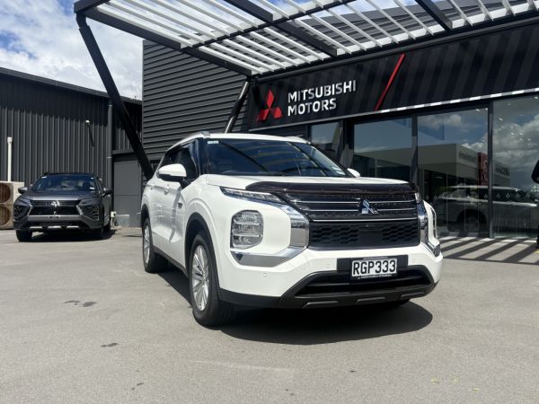 2025 Mitsubishi Outlander LS PHEV AWD image