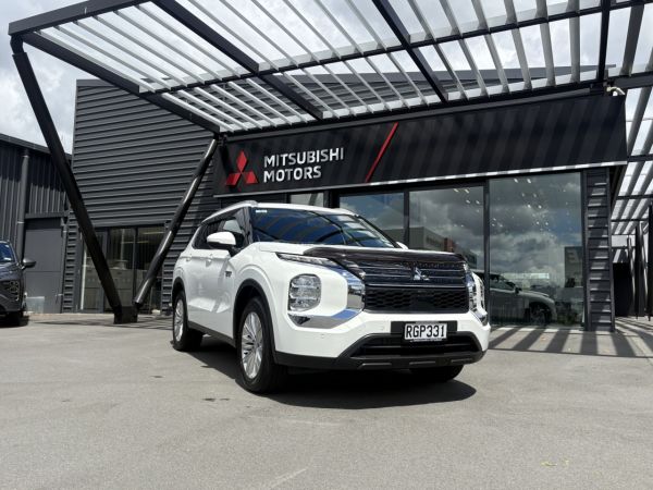 2025 Mitsubishi Outlander LS PHEV AWD image