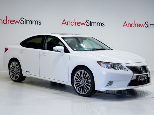 2015 Lexus ES 300H 2.5L Hybrid 4Dr Sedan image