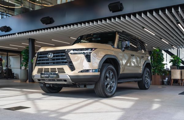 2025 Lexus GX 550 Overtrail+ 3.5L Twin Turbo Petrol 4WD SUV Auto image