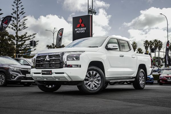 2025 Mitsubishi Triton GLXR 4WD DC WS image