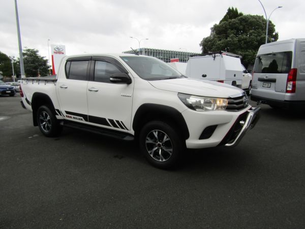 2016 Toyota Hilux SR image