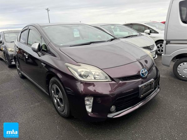 2014 Toyota Prius Hatchback S MY CODE image