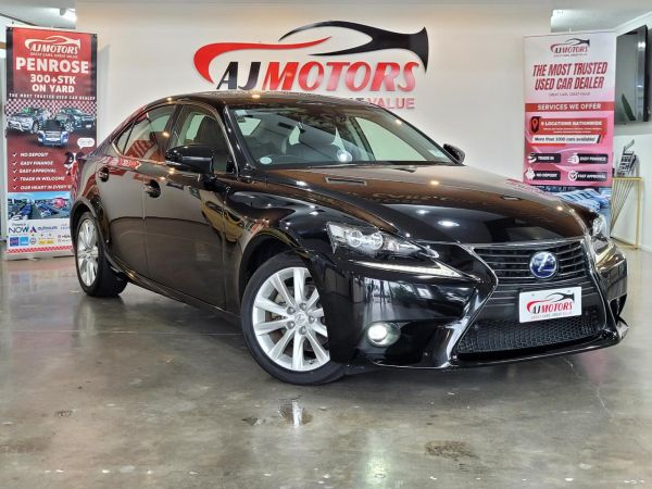 2015 Lexus IS 300H Sedan Version L image