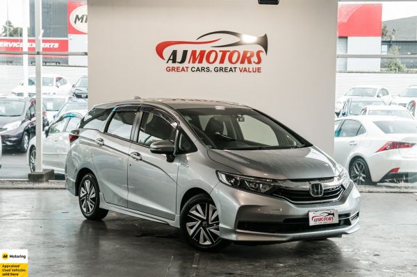 2020 Honda Fit Wagon Shuttle Hybrid image
