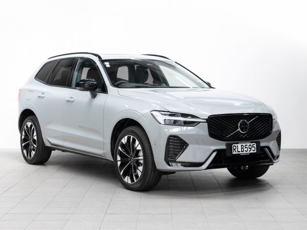 2025 Volvo XC60 B5 Ultra Dark image
