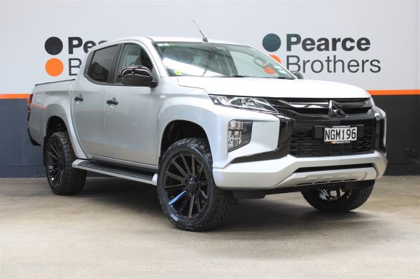 2021 Mitsubishi Triton Ute GLXR 4WD BLACKED OUT image