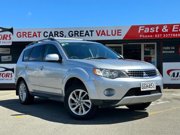 2012 Mitsubishi Outlander Wagon 20G 7 SEATER image