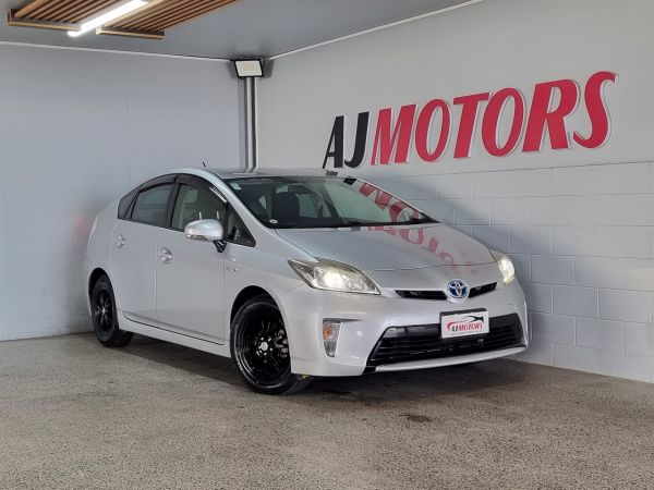 2014 Toyota Prius Hatchback S image