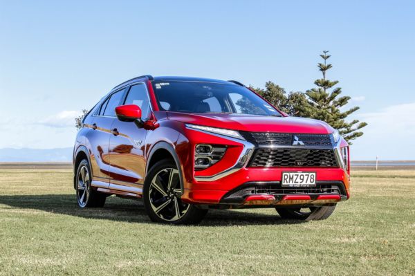 2023 Mitsubishi Eclipse Cross VRX PHEV/AWD E-CVT image
