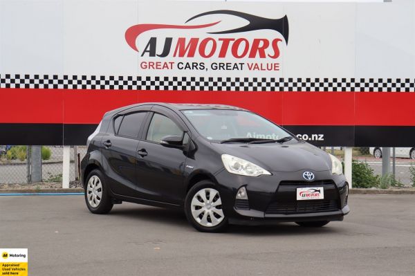 2013 Toyota Aqua Hatchback 1.5 HYBRID / PUSH START / LOW KMs! image