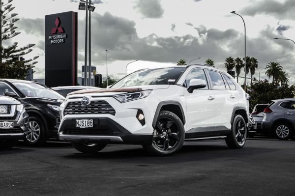 2021 Toyota RAV4 Limited Hybrid image