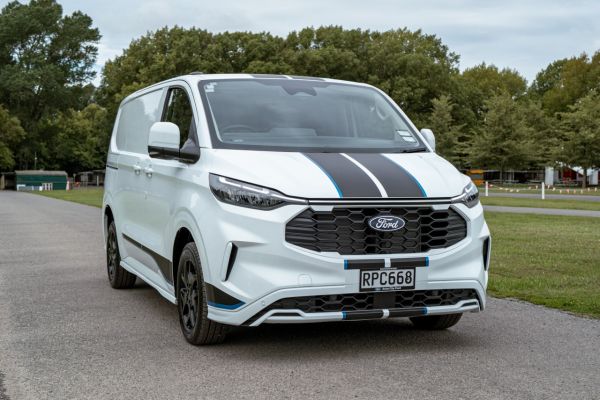 2025 Ford Transit Custom 320 Sport AWD image
