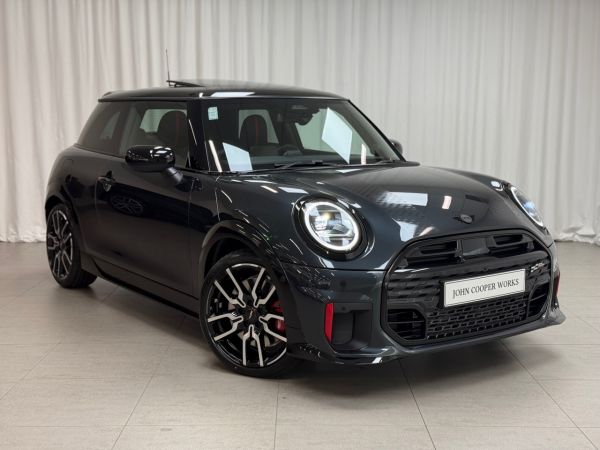 2026 MINI Cooper 32GD JCW 3Door Favoured image