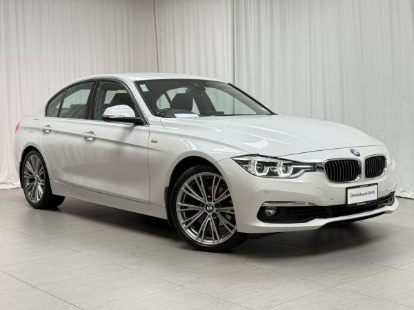 2017 BMW 320i Sedan Luxury Edition image